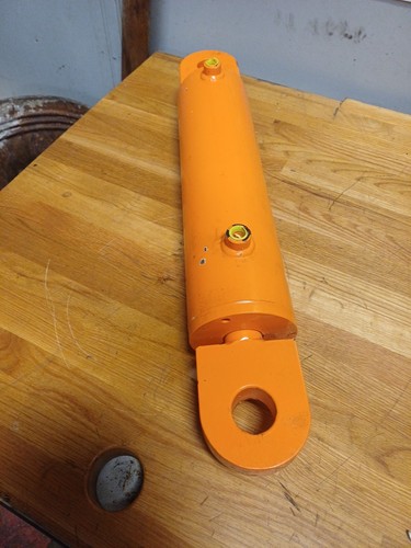 Hydraulic ram double - , acting