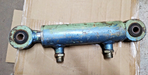 Hydraulic ram threaded ports - threaded,